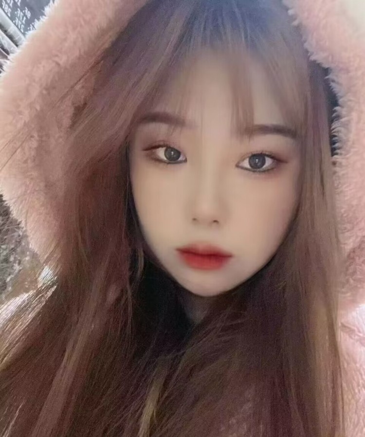 南昌西湖大胸萌妹子