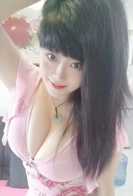白云大奶肥臀