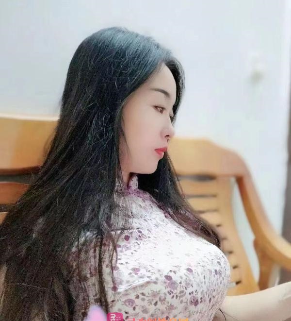 白云大胸服务型九九