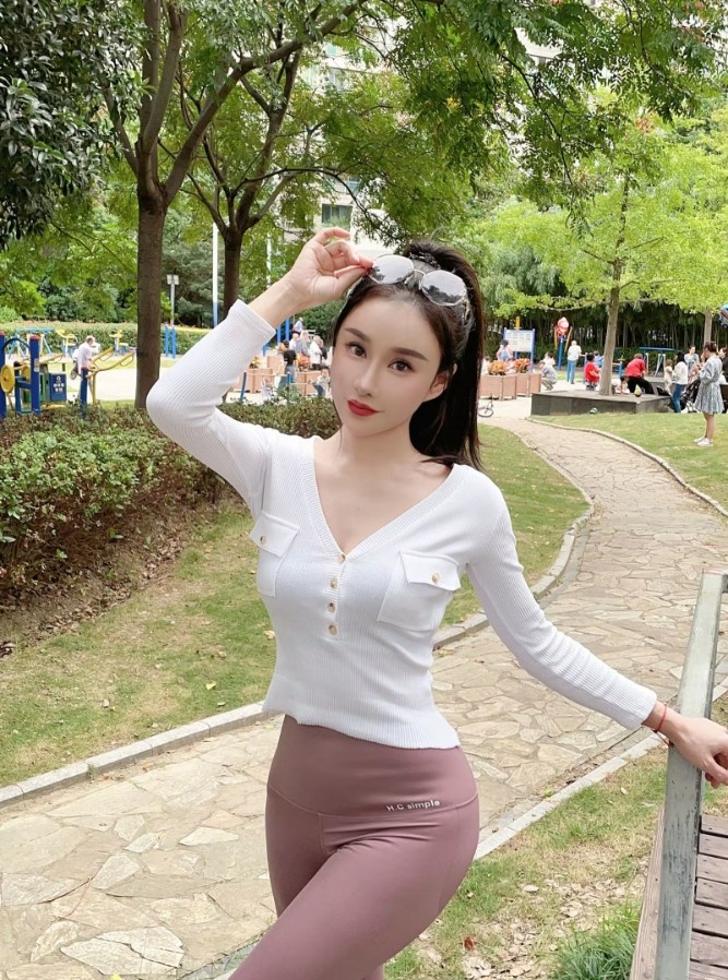 闵行_雅彤