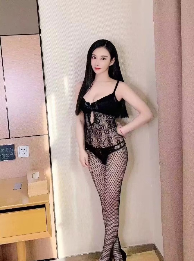 闵行_雅彤