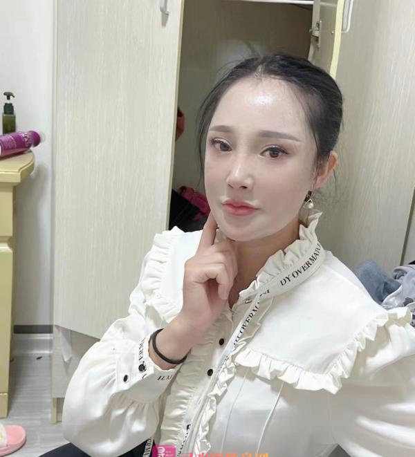 鼓楼地铁站风骚少妇