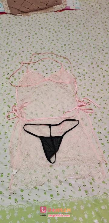 大胸风骚服务型熟女