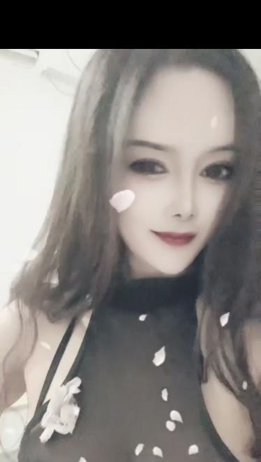 舌吻医美少妇