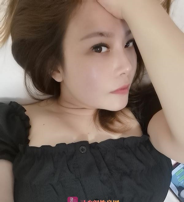 一字马巨乳 小爱