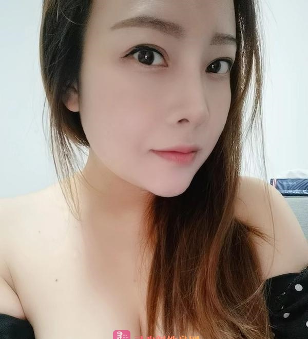一字马巨乳 小爱