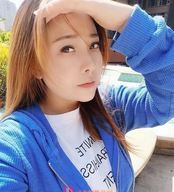 一字马巨乳 小爱