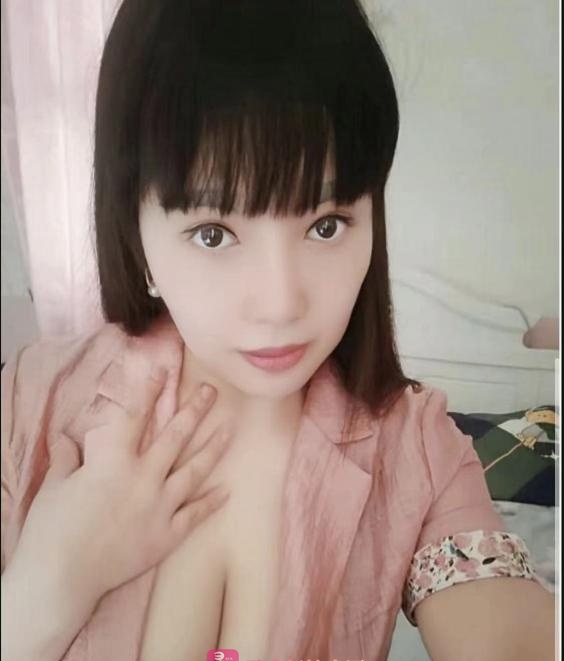 风情少妇白嫩大奶