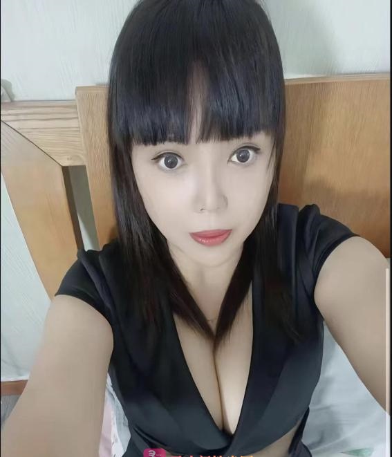 风情少妇白嫩大奶