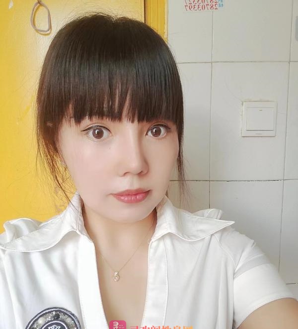 风情少妇白嫩大奶