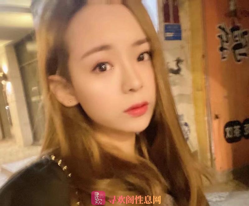 苗条年轻小姑娘