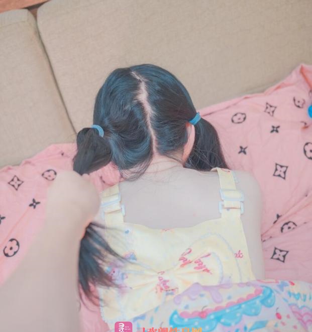 三点粉小萝莉
