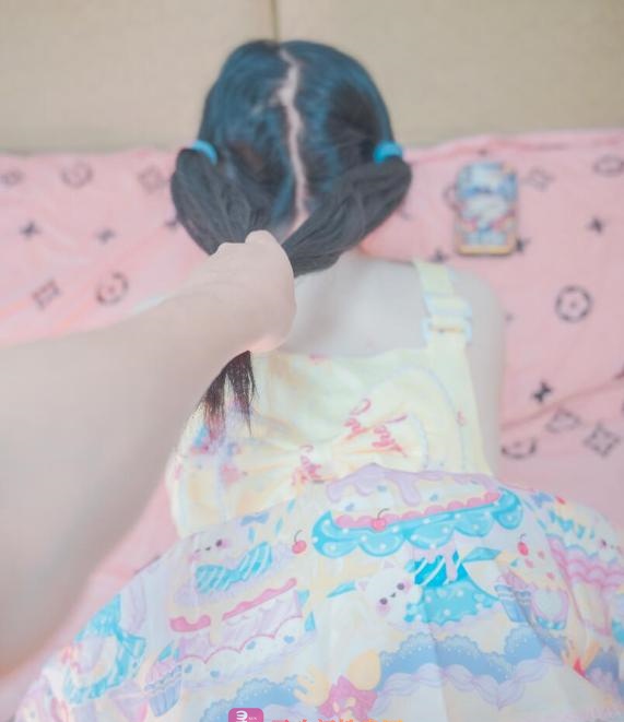 三点粉小萝莉