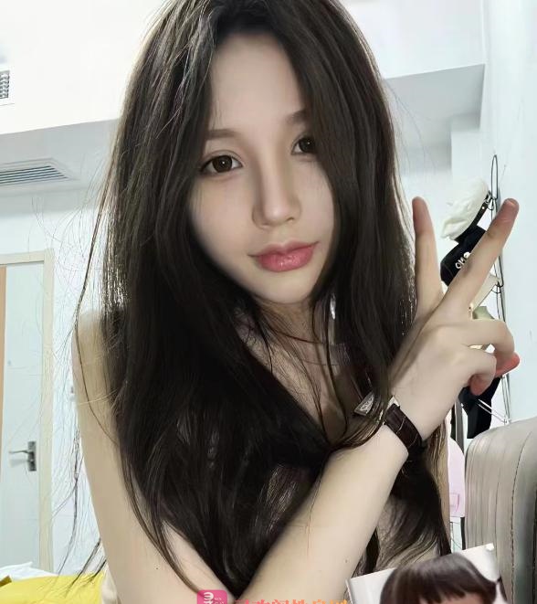 蜜桃熟嫩的妹子