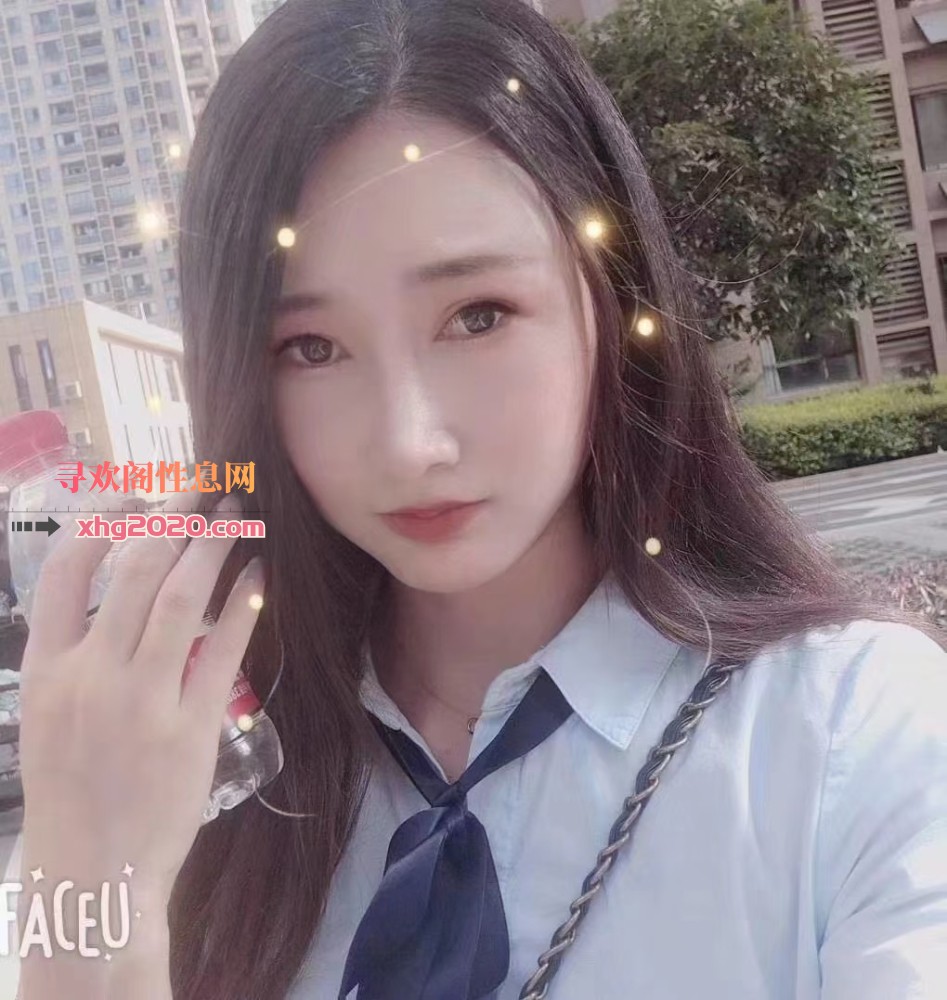 颜值不错小妹
