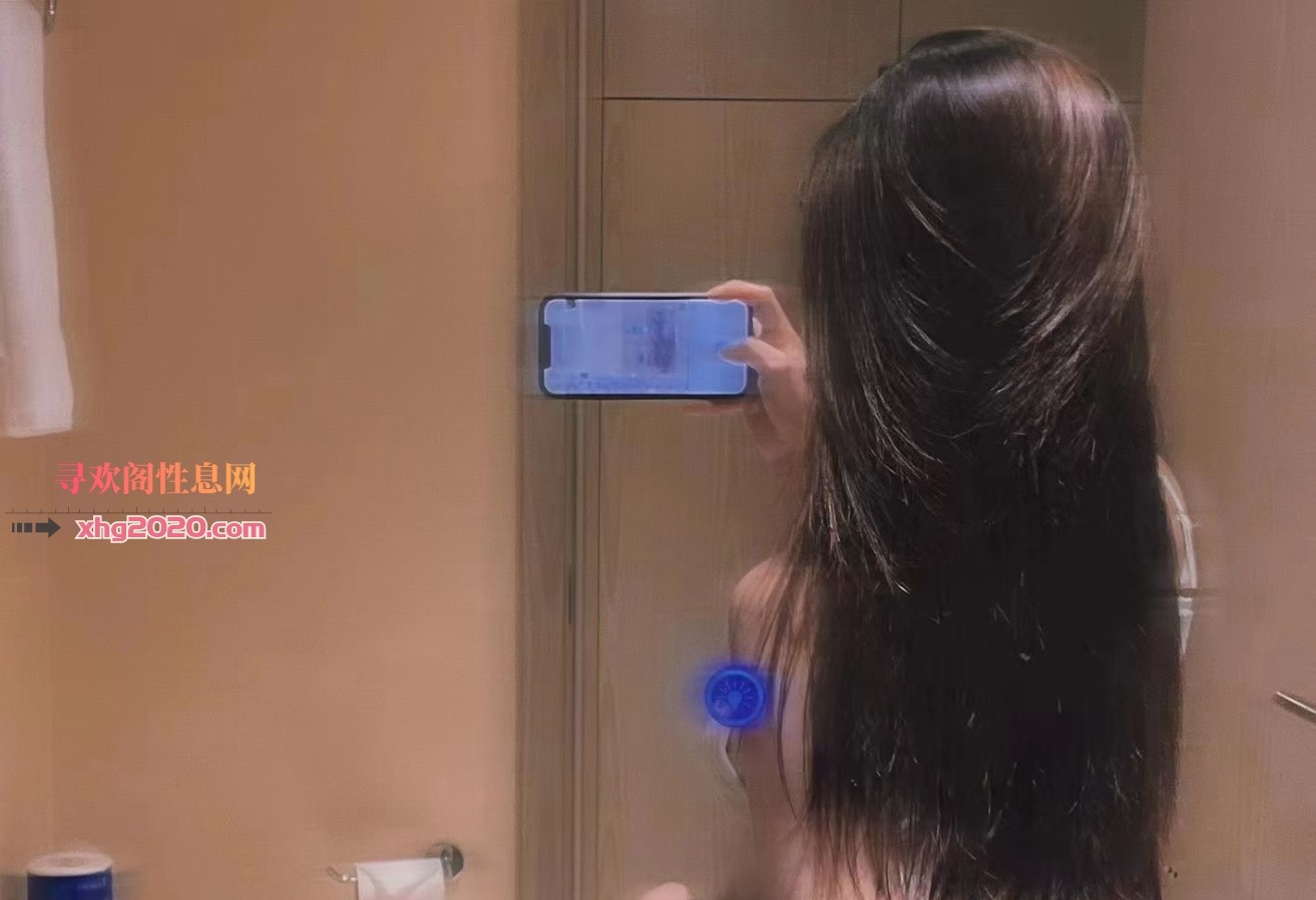 颜值不错小妹