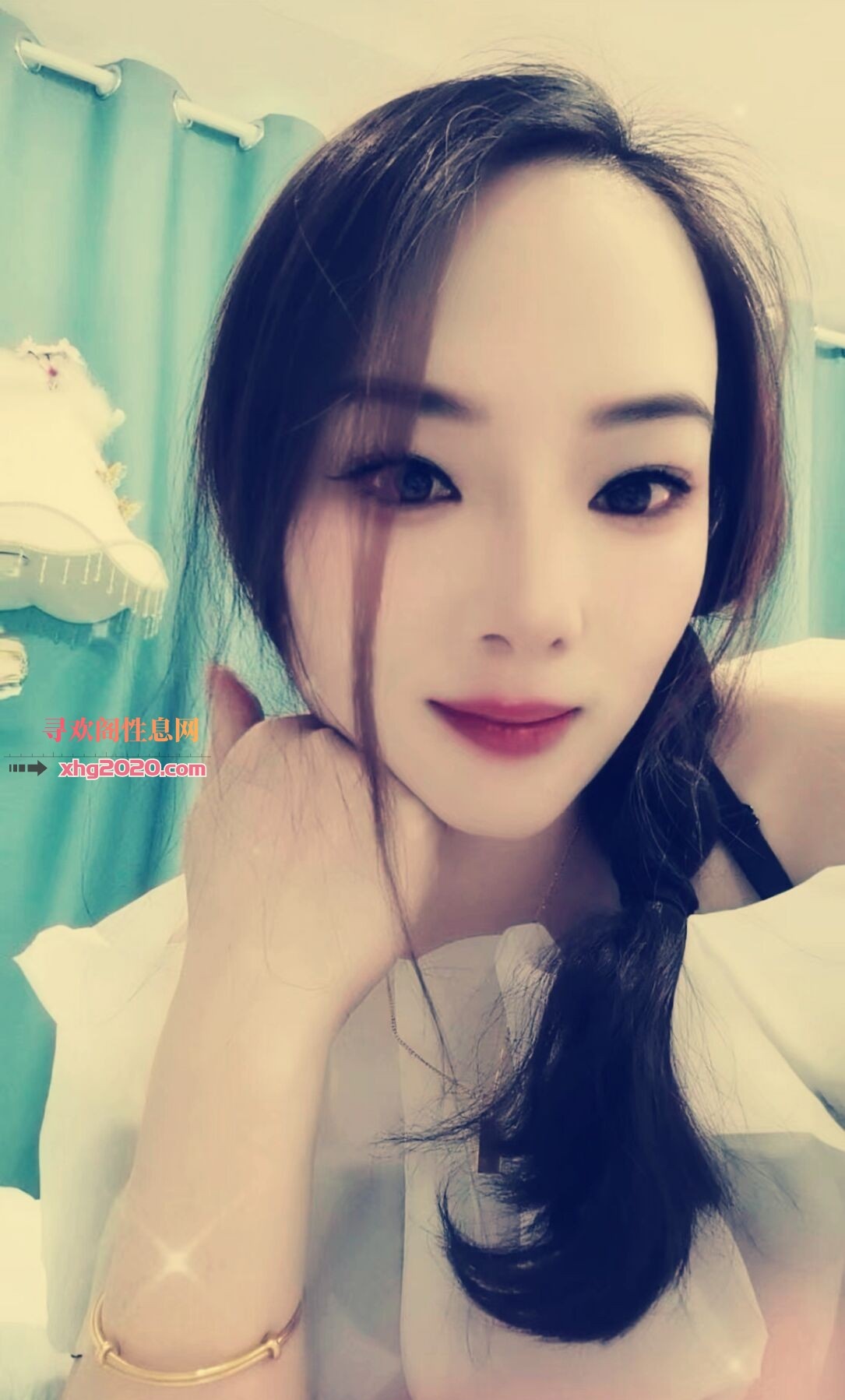 大灯黑丝小少妇