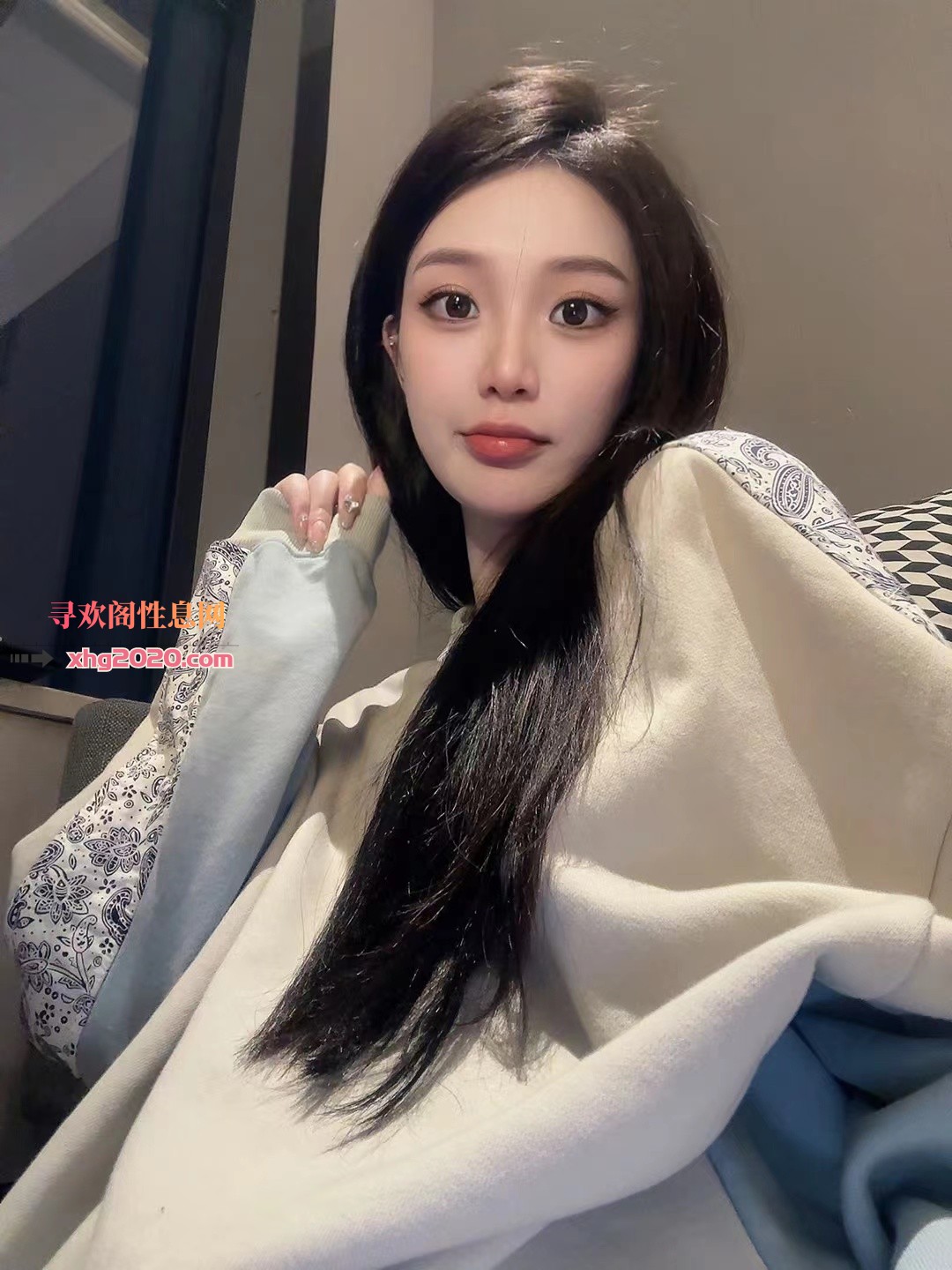 网红瓜子脸性感小妹