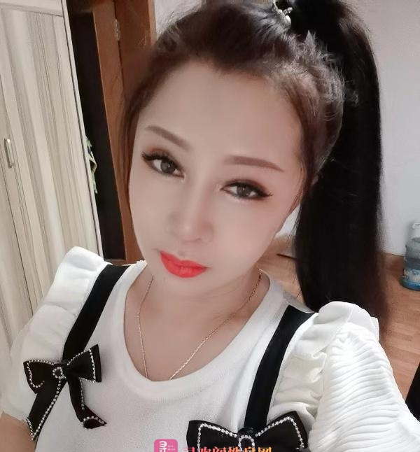 娇小少妇
