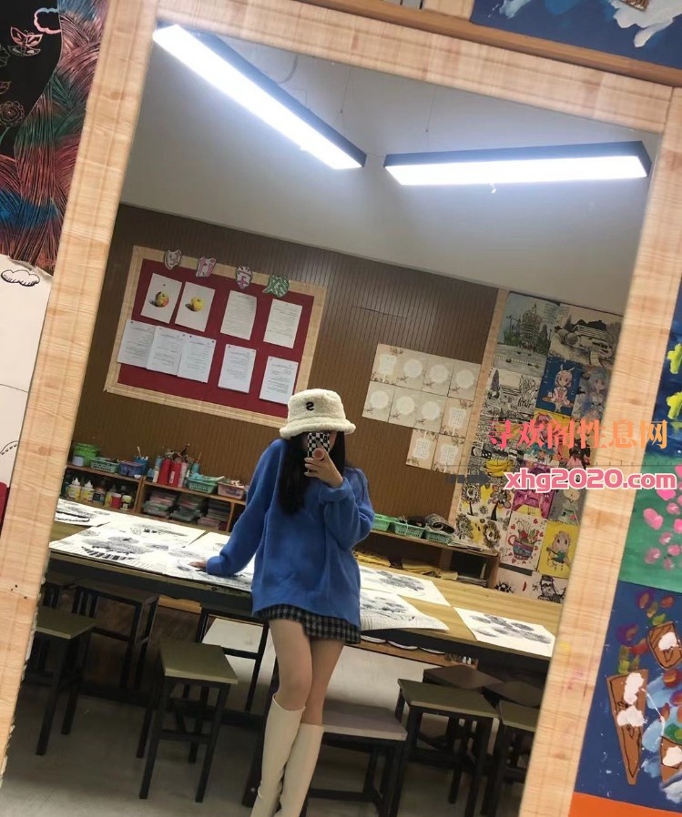 年轻美术老师