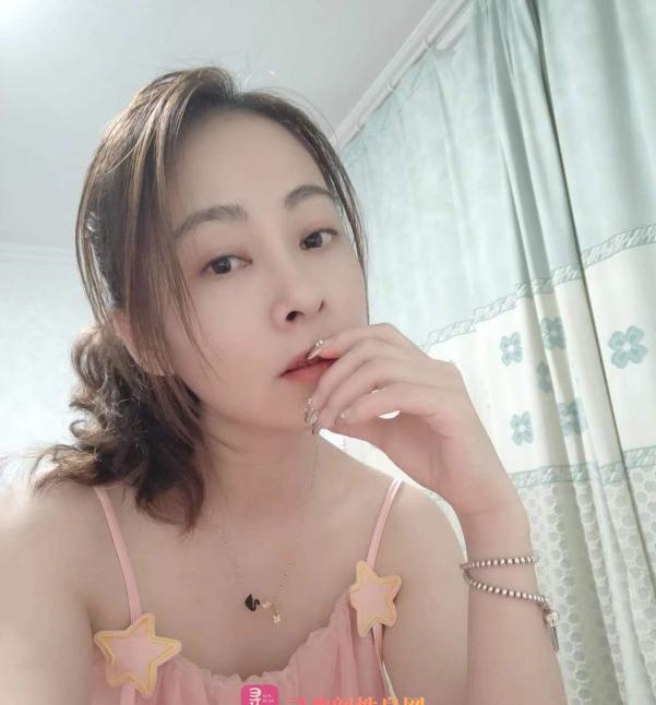 秦淮清秀小姐姐