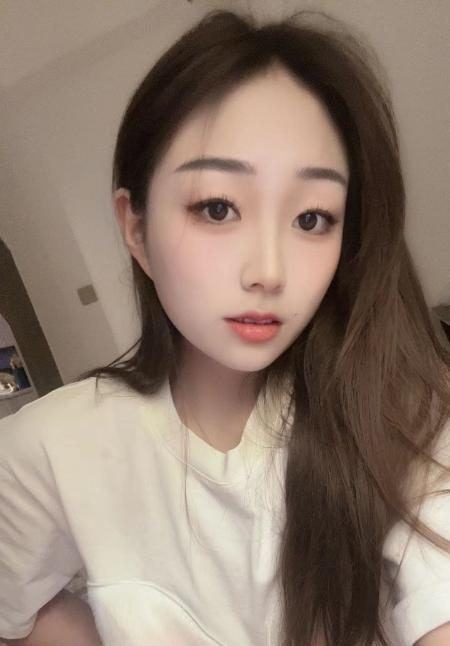 性感甜美兼职嫩妹