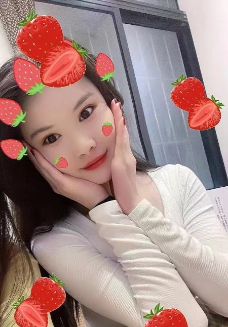 皮肤白嫩小奶牛