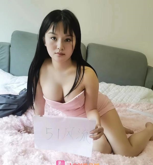 大胸肥臀的奔放小妹