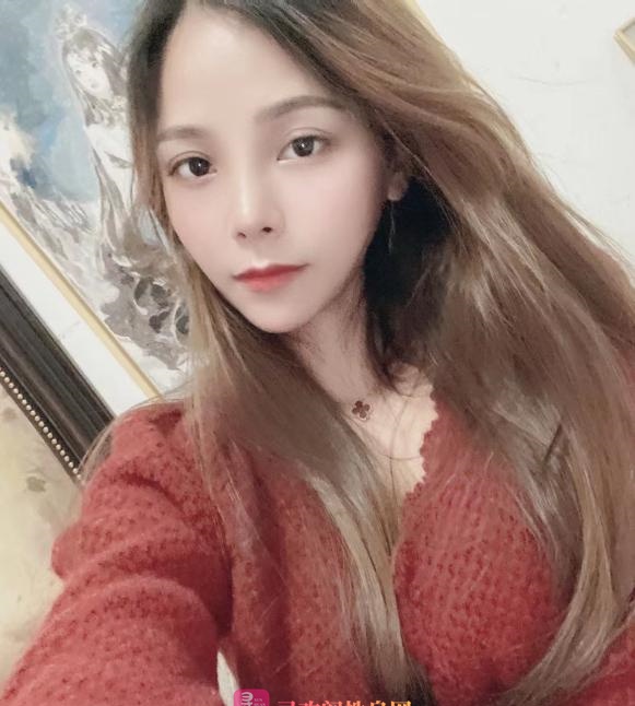 白皙如玉小姐姐