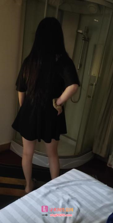 泄火全裸小骚妹