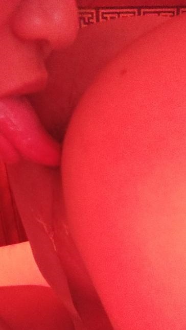 泄火全裸小骚妹