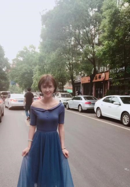 长腿短发的小少妇若琳