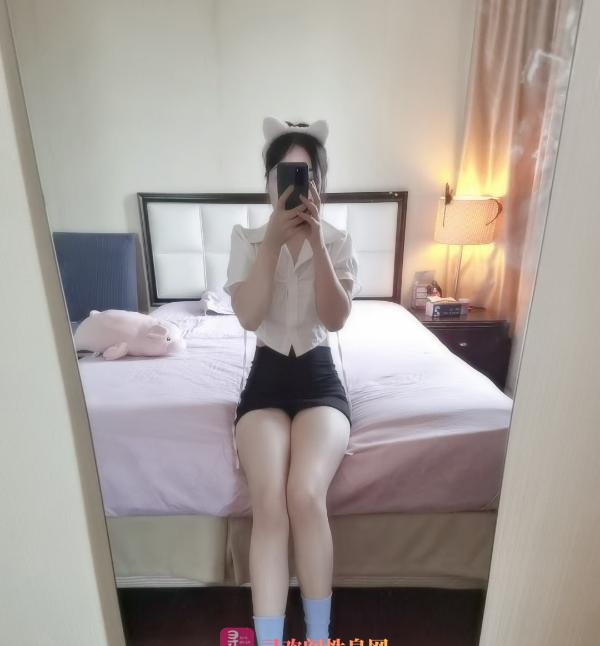 完美腰臀比服务系妹子