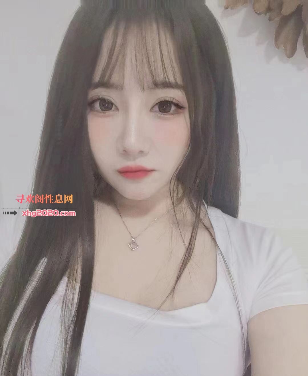 蜀山前凸后翘的妹子