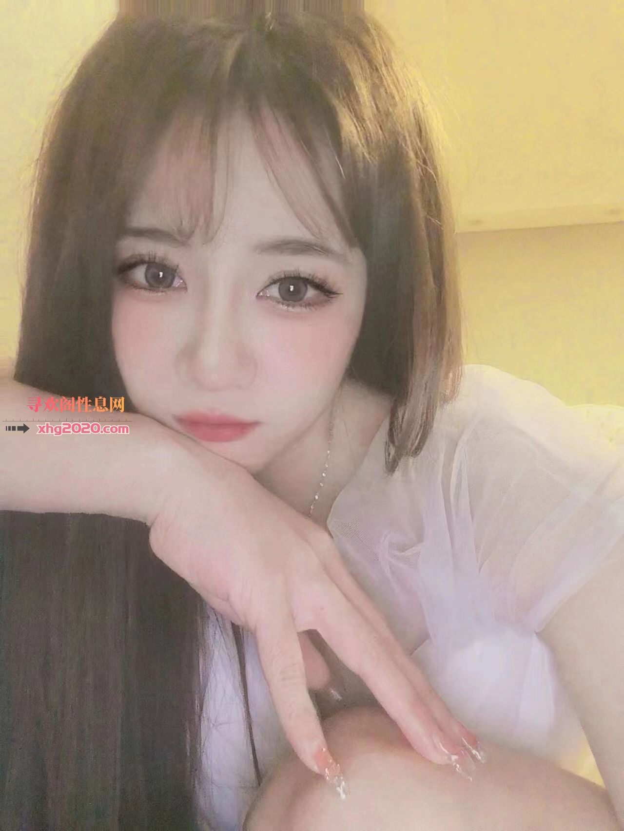 蜀山前凸后翘的妹子