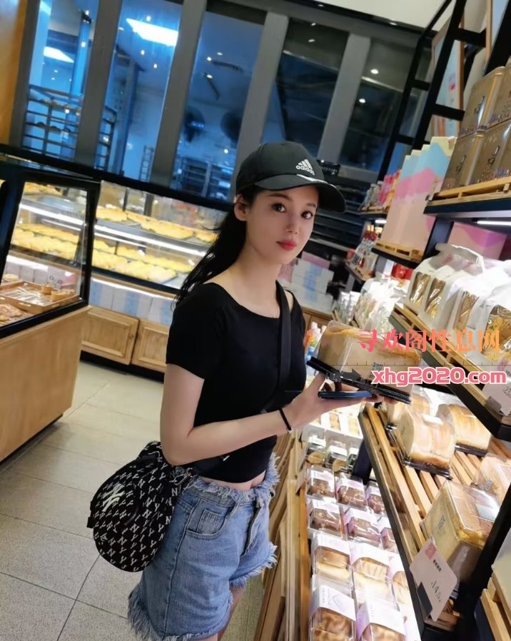 苗条身材美女