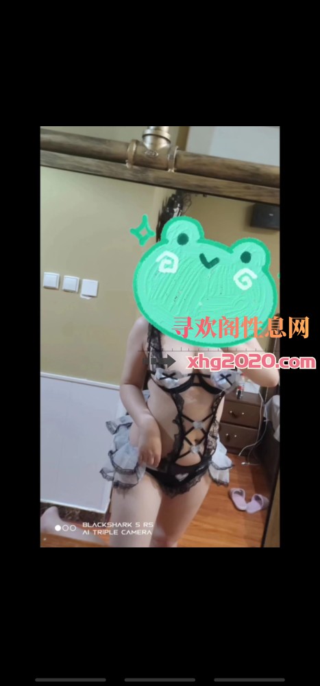 微胖年轻小姐姐