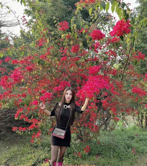 天河网红脸美女琪琪