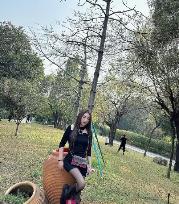 天河网红脸美女琪琪
