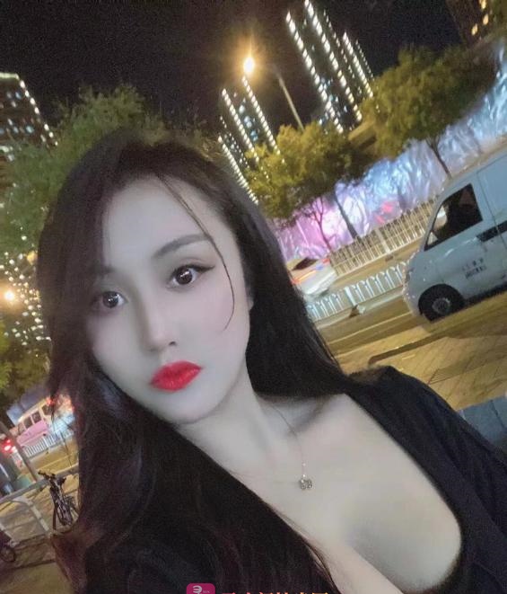 城开大厦小姐姐