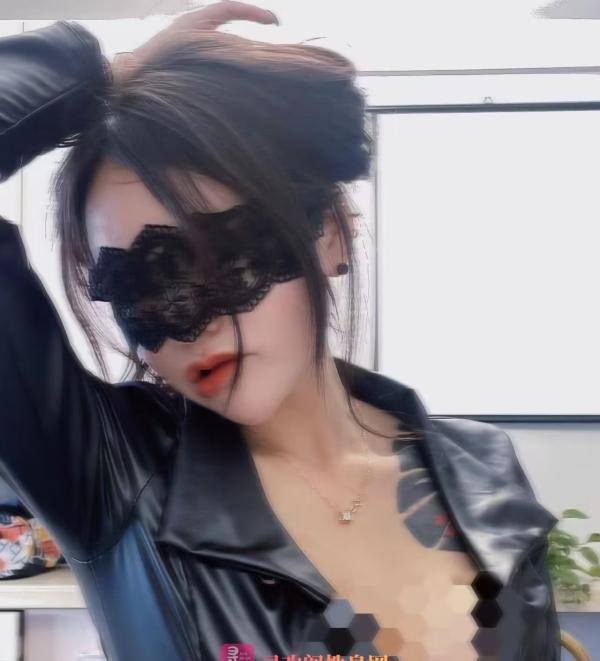 纹身御姐