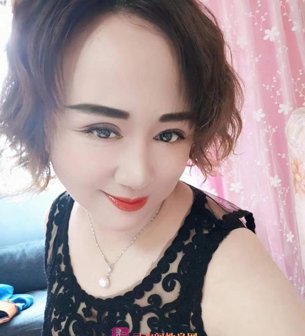大奶服务少妇
