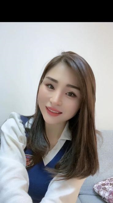 二七区刺绣路小姐姐