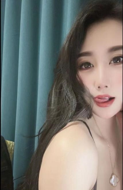 身材棒的骚姐姐