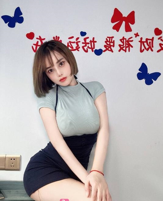 园区大胸制服小姐姐