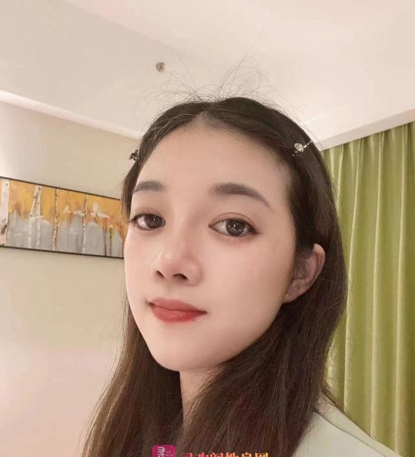 清纯大眼萌妹