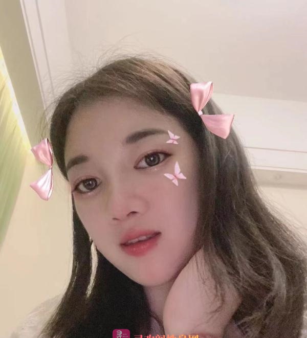 清纯大眼萌妹