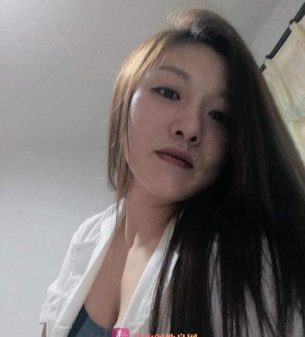 眼神撩人的中项妹子