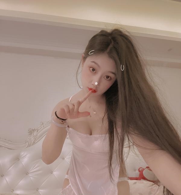 少数民族姑娘吴中安琪