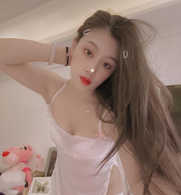 少数民族姑娘吴中安琪